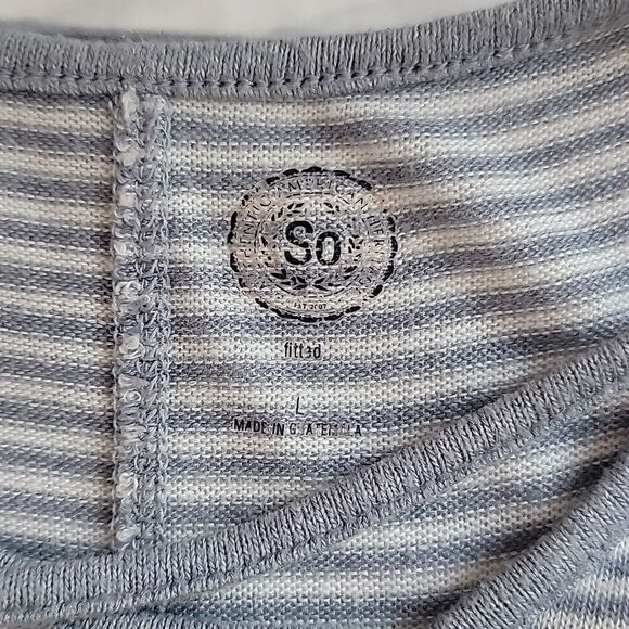SO Striped V-Neck Long Sleeve Casual Top Grey & White Womens Size L - Picture 8 of 11